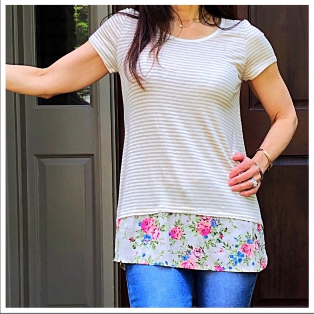 Striped floral hem top 🌸